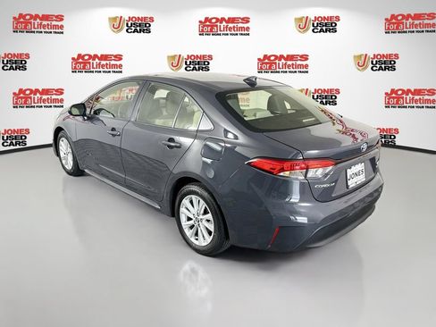 Used 2025 Toyota Corolla LE w/ LE Premium Package FWD image 2