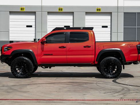 Used 2023 Toyota Tacoma TRD Pro AWD/4WD image 6