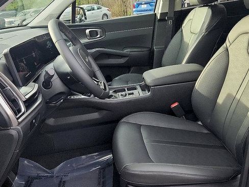 New 2025 Kia Sorento S image 9