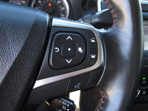 Used 2016 Toyota Camry image 23