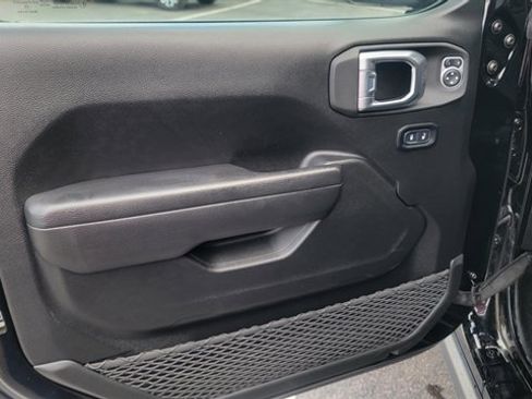 Used 2022 Jeep Wrangler Sport image 31