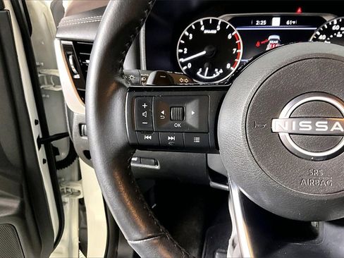 Used 2023 Nissan Rogue SL w/ SL Premium Package image 14