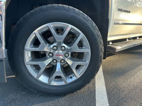 Used 2015 GMC Sierra 1500 SLT w/ SLT Crew Cab Value Package image 40