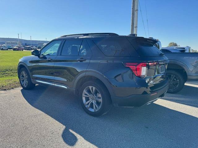 Certified 2025 Ford Explorer Active w/ Active Comfort Package AWD/4WD image 2