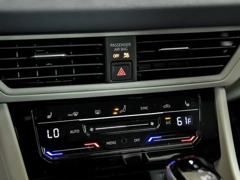 Certified 2026 Volkswagen Jetta SE w/ Black Wheel Package FWD image 16