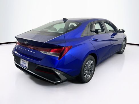 Used 2024 Hyundai Elantra SEL image 5