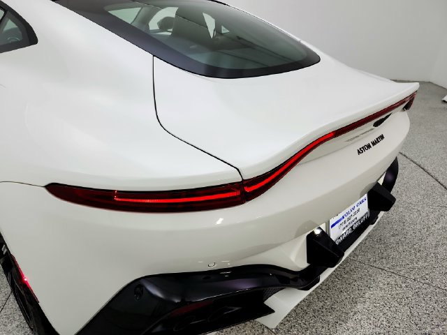 Used 2020 Aston Martin V8 Vantage Coupe RWD image 31