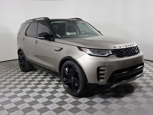 Used 2025 Land Rover Discovery Dynamic SE AWD/4WD image 3