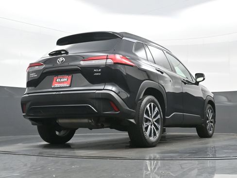 Used 2022 Toyota Corolla Cross XLE w/ Convenience Package image 32