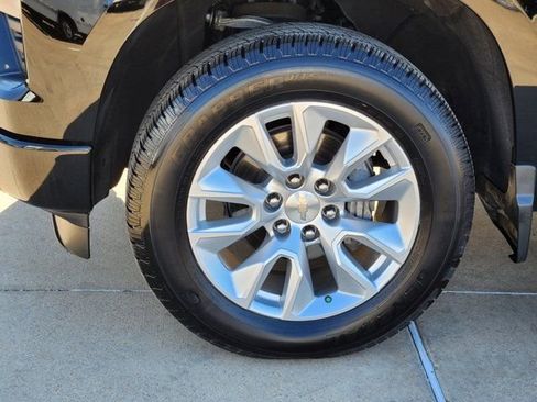 Used 2024 Chevrolet Silverado 1500 Custom image 17