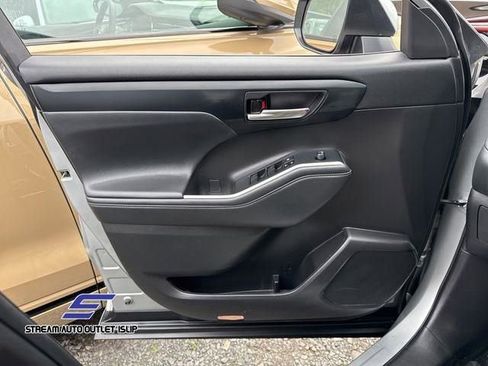 Used 2022 Toyota Highlander XLE image 34