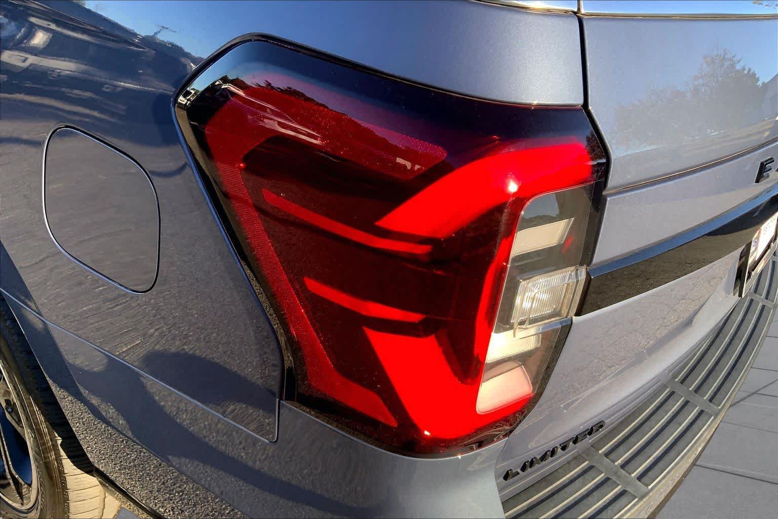 Used 2023 Ford Expedition Limited RWD image 28