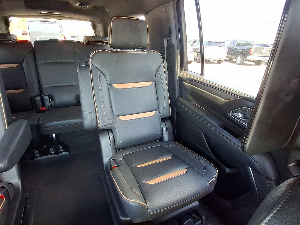 Used 2023 GMC Yukon XL AT4 AWD/4WD image 14