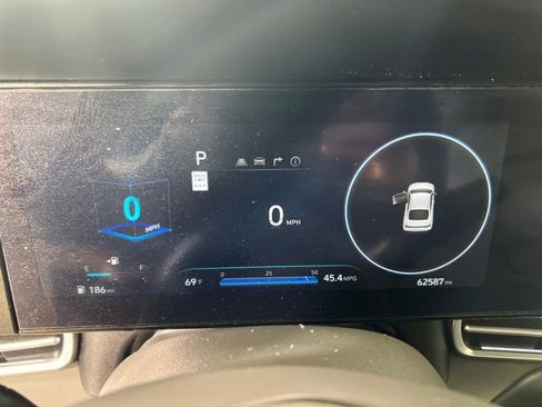 Used 2024 Hyundai Elantra SEL image 17