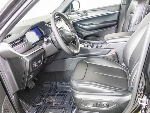 New 2025 Jeep Grand Cherokee Limited image 16