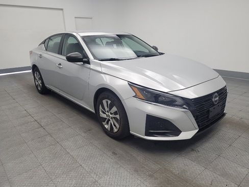 Used 2024 Nissan Altima 2.5 S FWD image 13