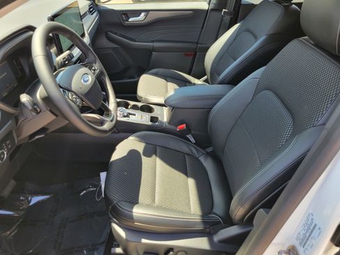 New 2024 Ford Escape SE image 8