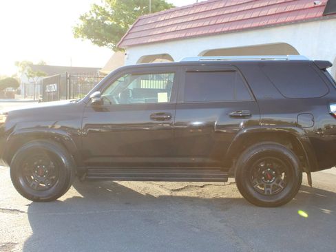 Used 2018 Toyota 4Runner SR5 Premium RWD image 38