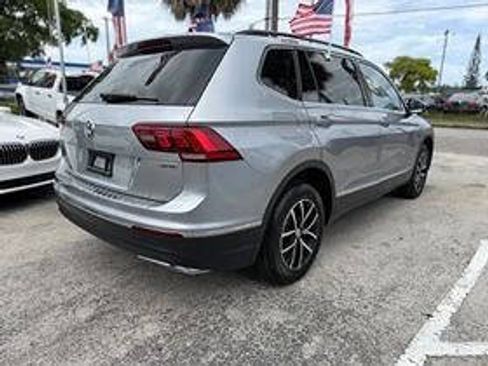 Used 2021 Volkswagen Tiguan SE w/ Panoramic Sunroof Package AWD/4WD image 5