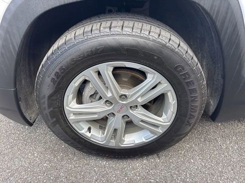 Used 2024 GMC Terrain SLE image 23