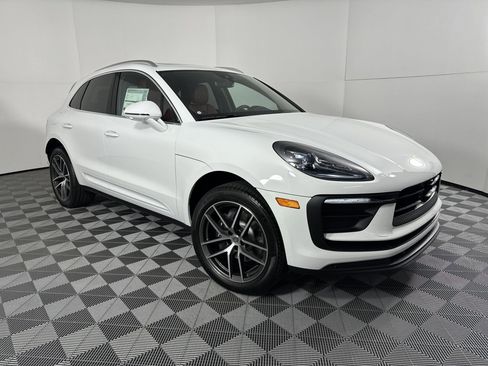 Certified 2025 Porsche Macan image 9