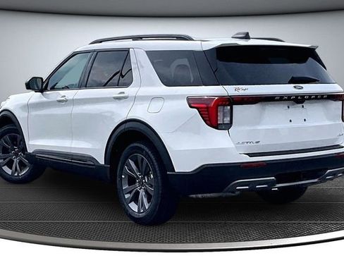 New 2026 Ford Explorer Active w/ Active Comfort Package image 3