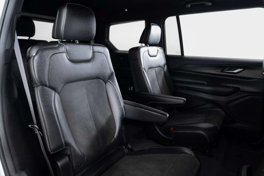 Used 2023 Jeep Grand Cherokee L Laredo RWD image 26