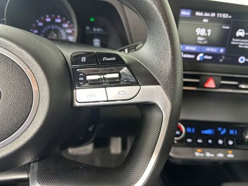 Used 2023 Hyundai Elantra SEL w/ Preferred Accessory Package image 17