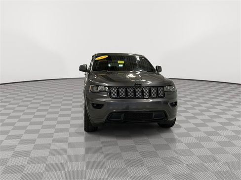 Used 2020 Jeep Grand Cherokee Altitude image 3