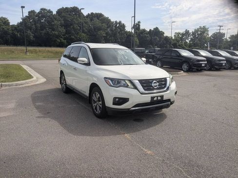 Used 2020 Nissan Pathfinder SV AWD/4WD image 7