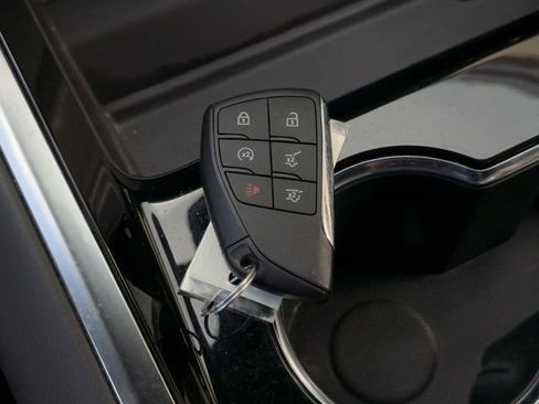 Used 2025 Chevrolet Suburban Z71 image 30