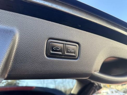 Used 2023 Kia Carnival EX image 7