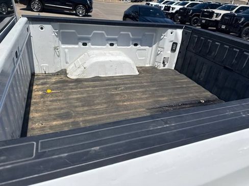 Used 2022 Chevrolet Silverado 1500 LTZ w/ Z71 Off-Road Package AWD/4WD image 8