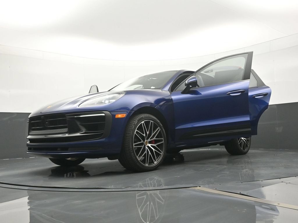 Certified 2023 Porsche Macan S AWD/4WD image 28