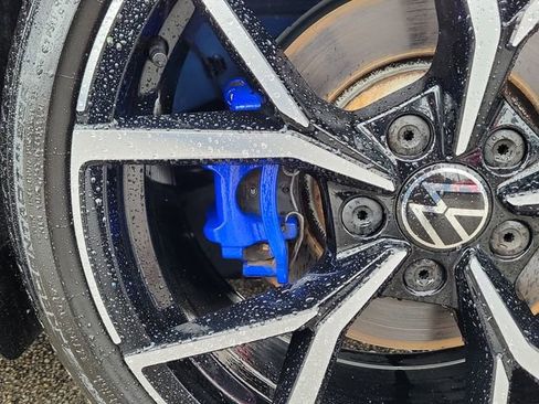 Used 2024 Volkswagen Golf R image 8