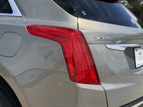 Used 2019 Cadillac XT5 Premium Luxury FWD image 9