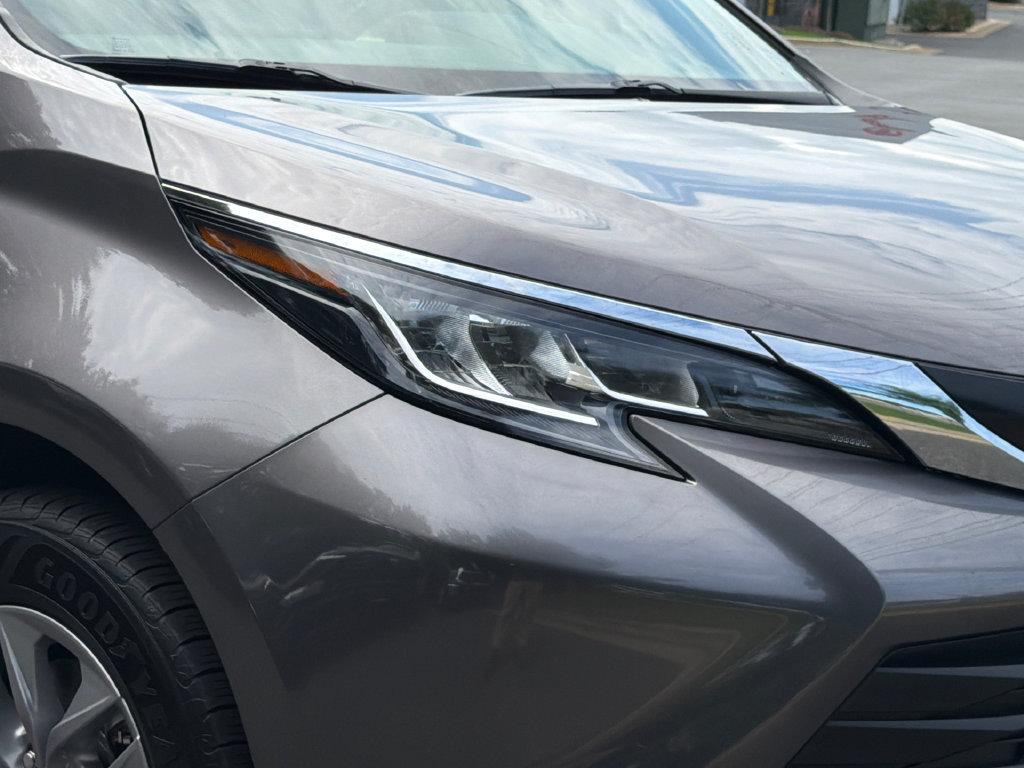 Used 2023 Toyota Sienna XLE AWD/4WD image 9