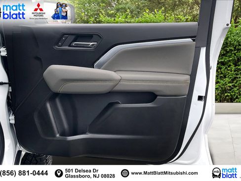 Used 2025 Chevrolet Colorado ZR2 w/ Midnight Edition image 25