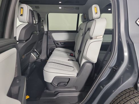 Used 2024 Rivian R1S Adventure AWD/4WD image 21