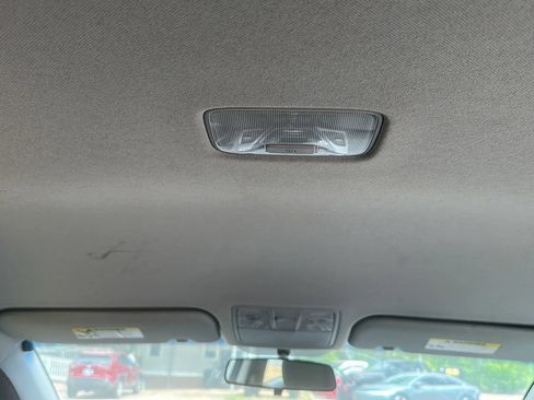 Used 2014 Hyundai Elantra SE FWD image 27