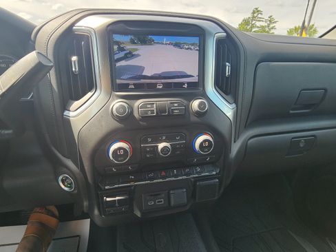 Used 2022 Chevrolet Silverado 2500 LT w/ Midnight Edition AWD/4WD image 18