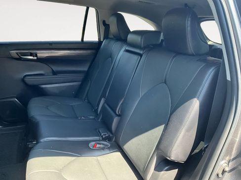 Used 2023 Toyota Highlander Limited AWD/4WD image 13
