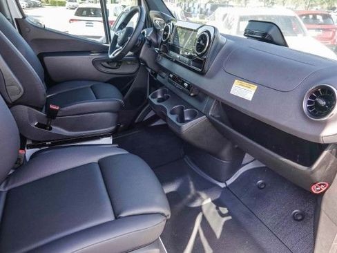 New 2025 Mercedes-Benz Sprinter 2500 image 16