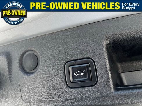Used 2022 Chevrolet Equinox LT w/ Driver Convenience Package image 10
