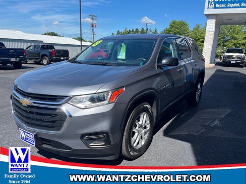 Used 2019 Chevrolet Traverse LS FWD image 2