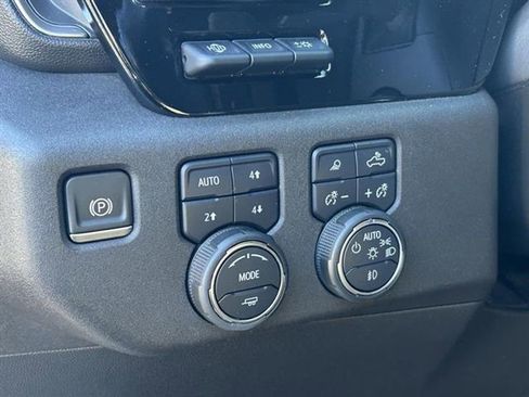 Used 2023 Chevrolet Silverado 1500 High Country w/ Technology Package image 21