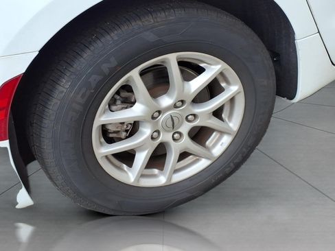 Used 2023 Chrysler Pacifica Touring-L FWD image 5