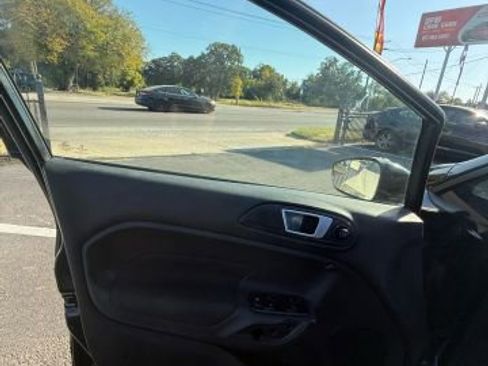 Used 2014 Ford Fiesta SE image 11