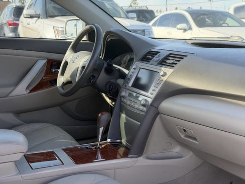 Used 2011 Toyota Camry XLE image 29