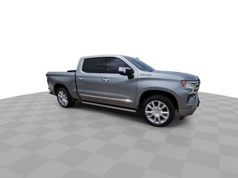 Used 2024 Chevrolet Silverado 1500 High Country w/ High Country Premium Package AWD/4WD image 2